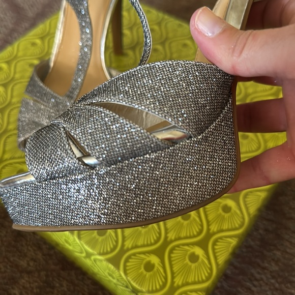 Silver sparkly heels with platform - Picture 4 of 5